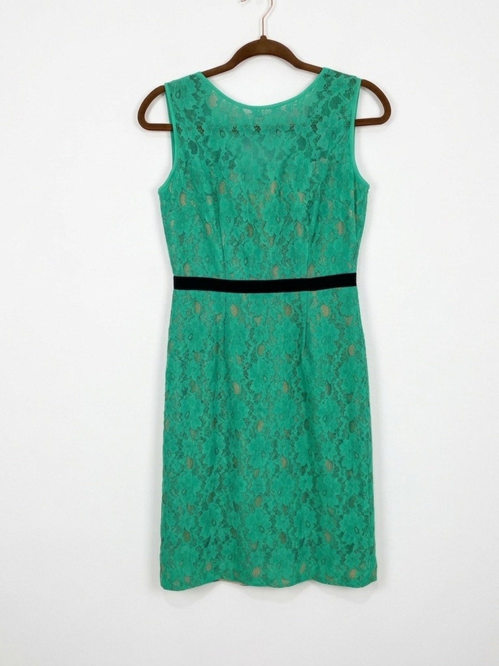 BCBGMAXAZRIA Green Floral Lace Sheath Dress Nude Lining Size 6 Classic Designer